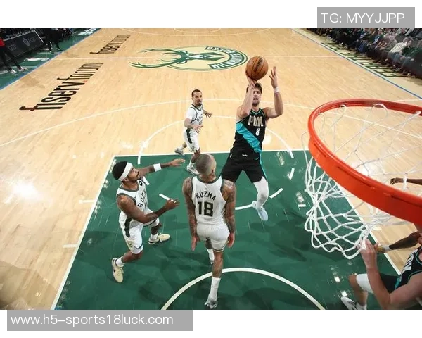 开拓者半场领先雄鹿12分格兰特表现出色杨瀚森未能登场