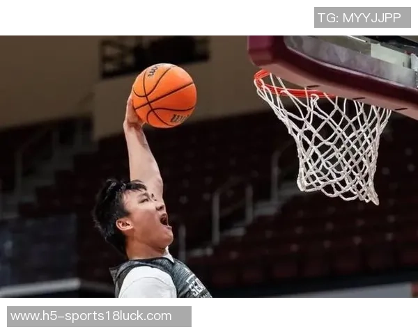 淡厚然表现亮眼篮板能力提升或将助其获得更多上场机会 淡厚然表现亮眼篮板能力提升或将助其获得更多上场机会