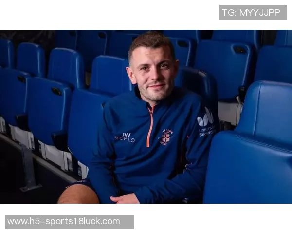 威尔希尔正式接任英甲卢顿主帅职位引发广泛关注与期待